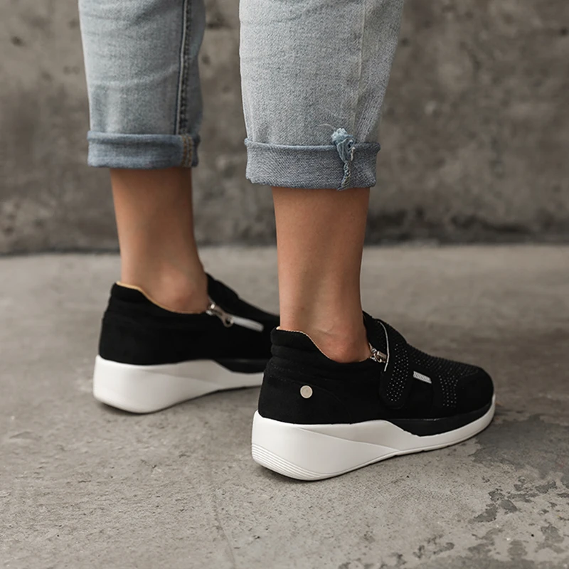 Кроссовки женские на платформе мягкая удобная обувь танкетке молнии прогулочная