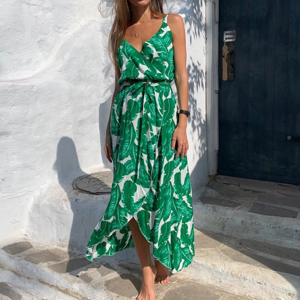 Женское винтажное платье в стиле ретро зеленое с трапециевидным вырезом без