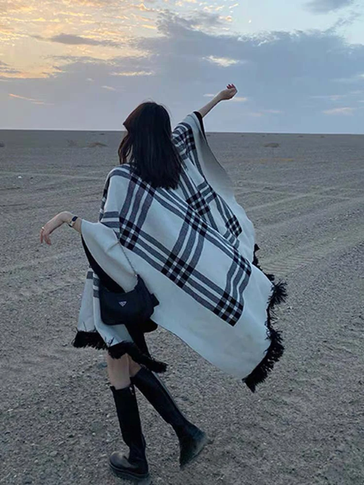 VANOVICH 2022 Autumn and Winter New Knitted Ponchos Loose Mid-length Outer Wear Capes Plaid Tassel Casual Korean Cape Coat |