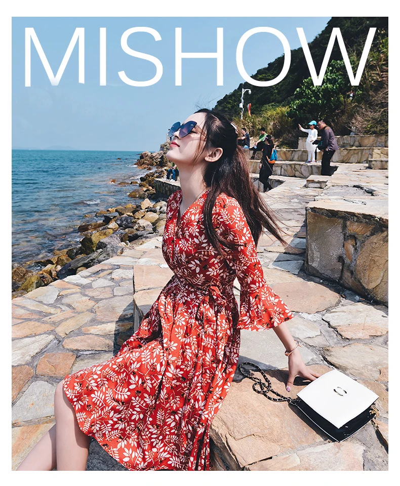 Mishow Шифоновое платье с V-образным вырезом MX17B1428