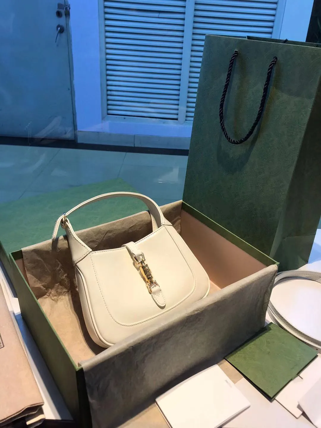 

Женская винтажная сумка на одно плечо, из натуральной воловьей кожи