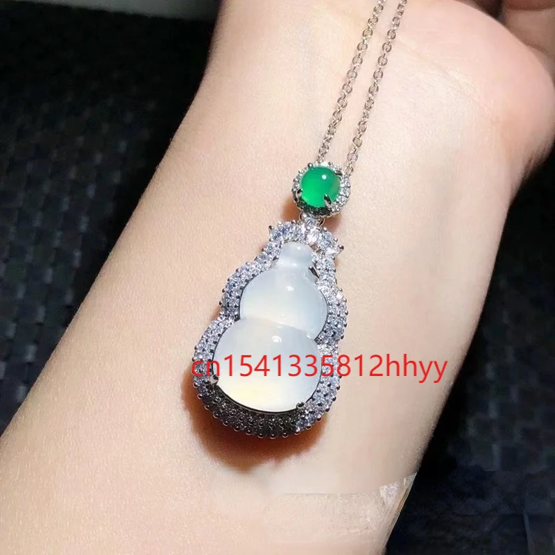 

Hot Selling 925 Silver Gourd Chalcedony Pendant Charm Jewellery Women's Hand-Carved Pendant for Women Men Fashion Accessories