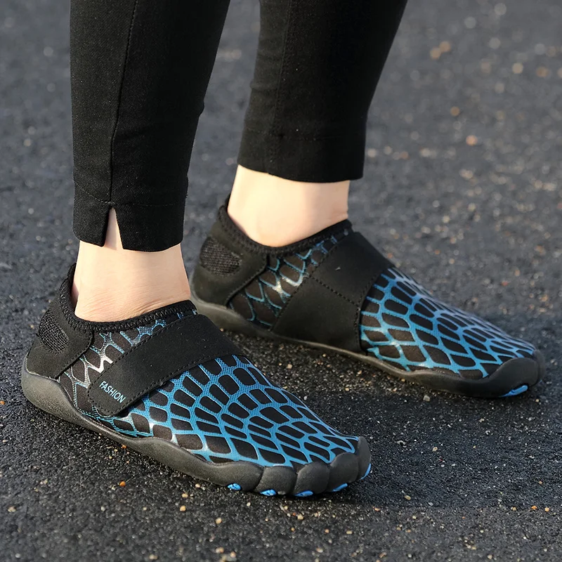 Акватуфли для мужчин и женщин быстросохнущие пляжные спортивные босоножки