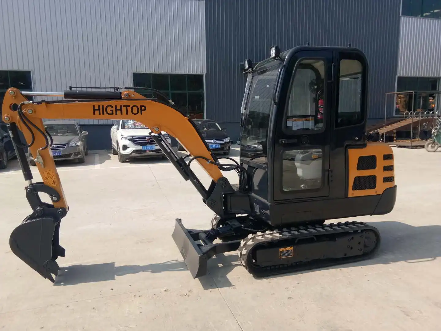 

Powerful Closed Cabin 2.5ton mini excavator crawler mini excavator for construction work CE EPA
