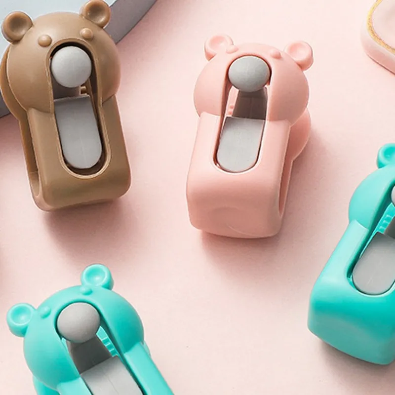 

4/6/8Pcs Bed Sheet Quilt Cover Fixing Buckle Bear-shaped Quilt Retainer Needle-free Anti-Running Double Clip Quilt Fixing Clip