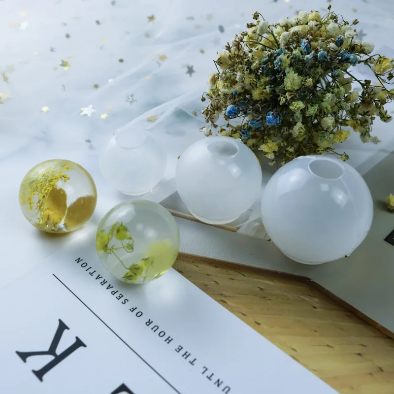 Форма силиконовая для изготовления кулонов шарик Вселенной не такая длинная как