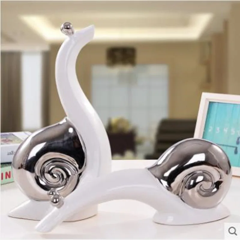 

European-style ceramic snail crafts, creative animal statue models, home office restaurant table decoration gifts