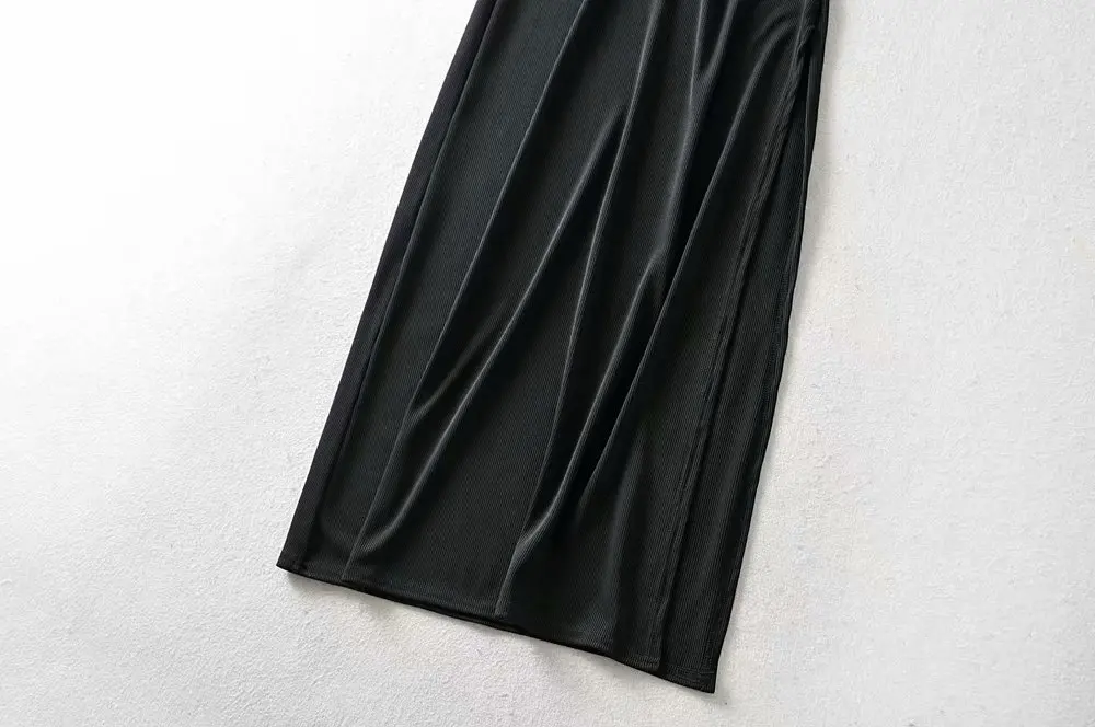 

Woman Summer Sleeveless Turtleneck Side Slit Embroidery Out Black Maxi Dress