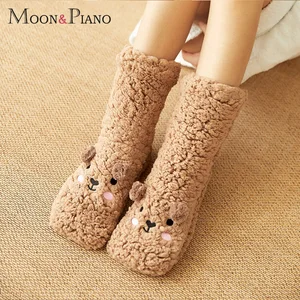 Носки из кораллового флиса, милые Нескользящие домашние носки с мультяшным медведем, женские зимние теплые бархатные толстые носки для сна, повседневные носки для пола