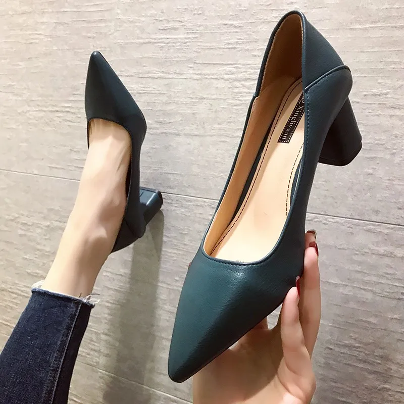 Весенние женские модельные туфли Водонепроницаемые с острым носком Женские