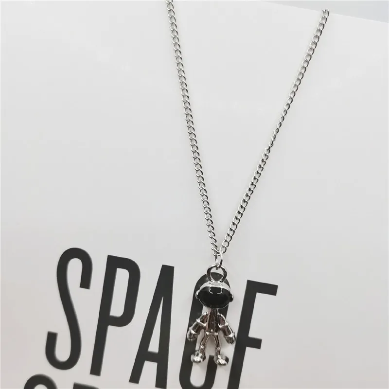 

2021 New Hip Hop Universe Space Astronaut Robot Pendant Chain Metal Necklace for Men Women Girls Party Jewelry Gift