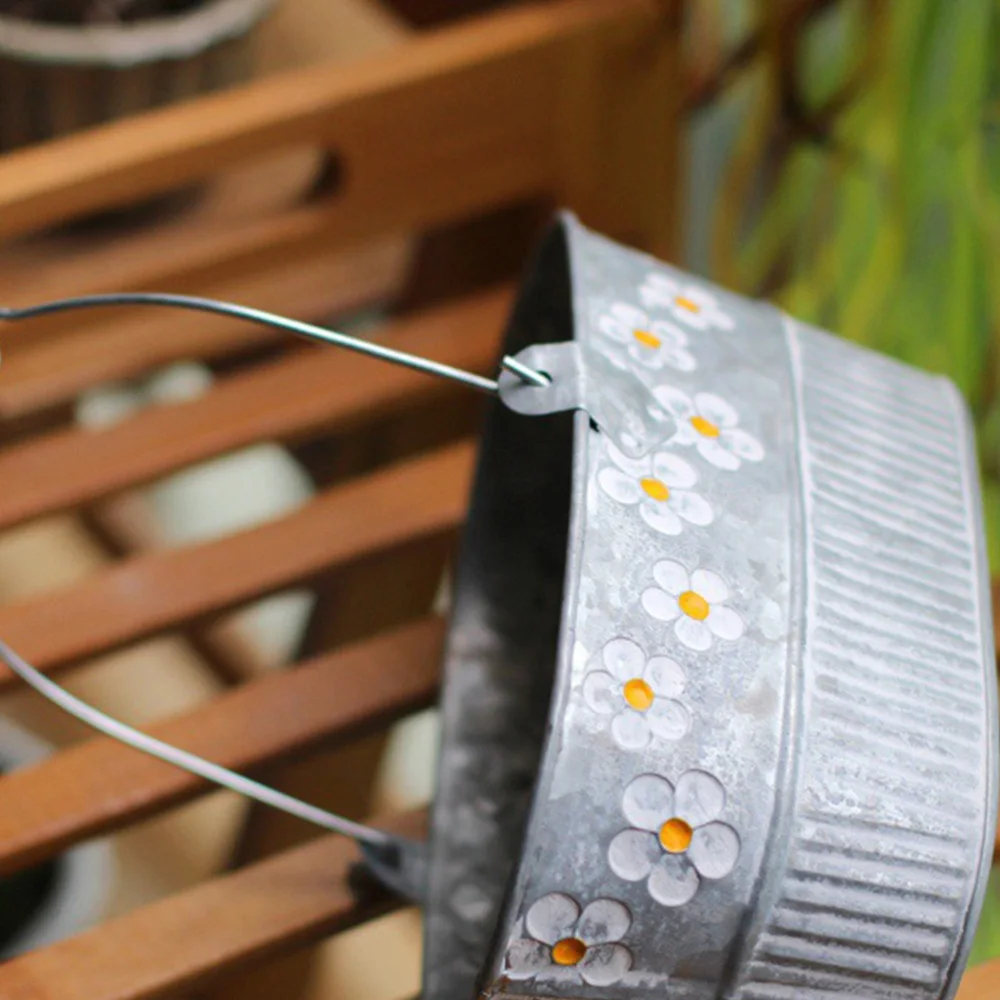 

2pcs Delicate Daisy Design Iron Bucket House Flower Container Retro Flower Vase