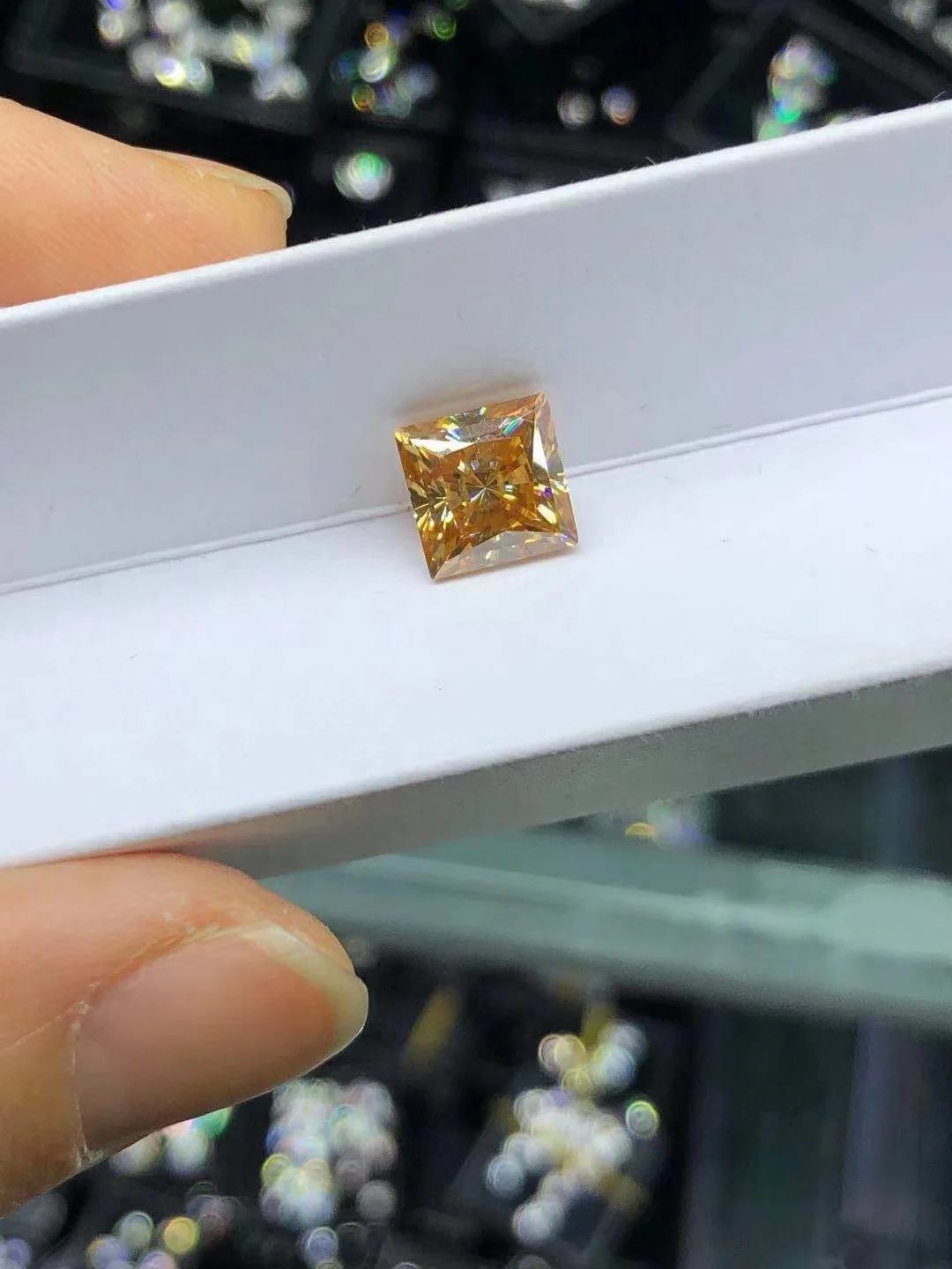 

10pcs 6*6MM princess cut 2021 Hot sale Moissanite champagne color