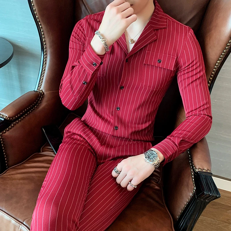 Мужской облегающий костюм из двух предметов пиджак и брюки в полоску деловой