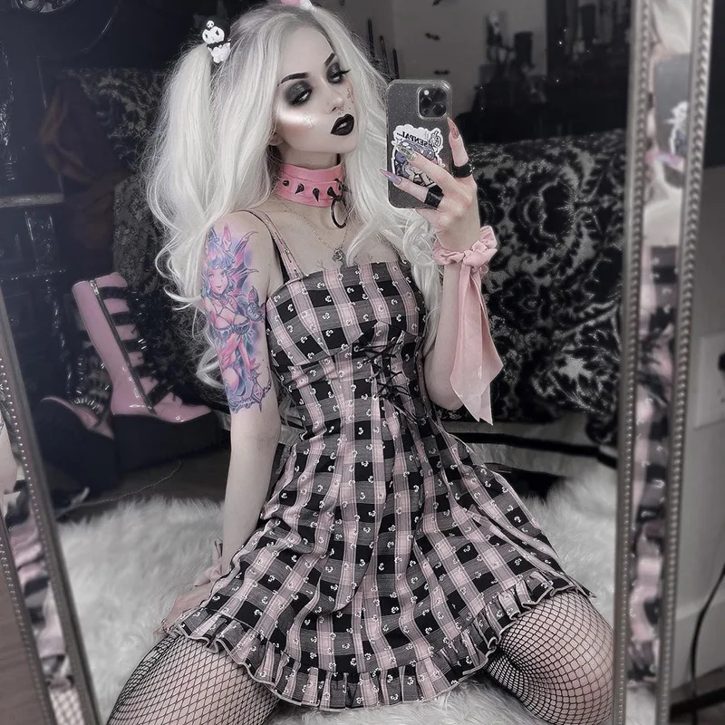 Женское Короткое платье в готическом стиле E-girl черное облегающее с кружевной