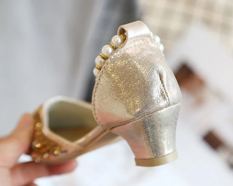 Детские блестящие сандалии на высоком каблуке для девочек детские с кристаллами