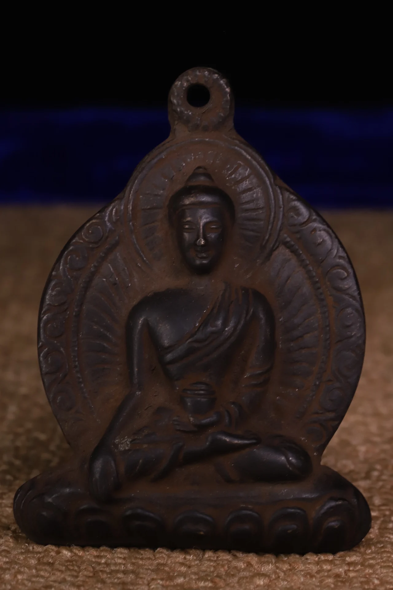 

3"Tibetan Temple Collection Old Bronze Sakyamuni Buddha statue Pendant Amulet Dharma Worship Hall Town house Exorcism
