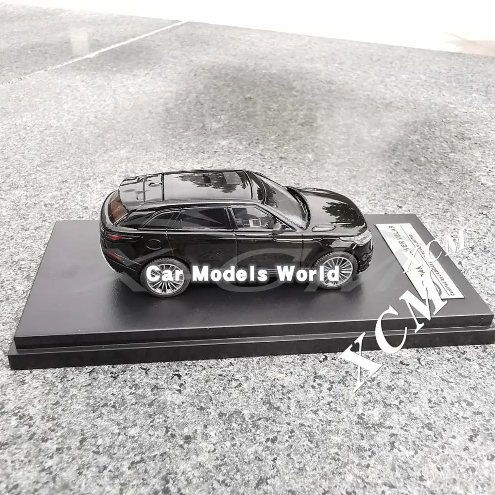 Модель литая автомобиля для моделей LCD Velar 1:64 (черный) + небольшой