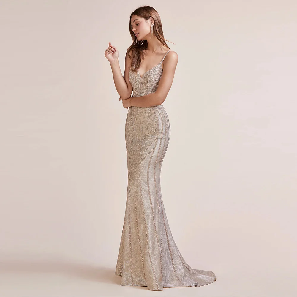 Женское вечернее платье русалка длинное блестящее цвета шампанского с V образным