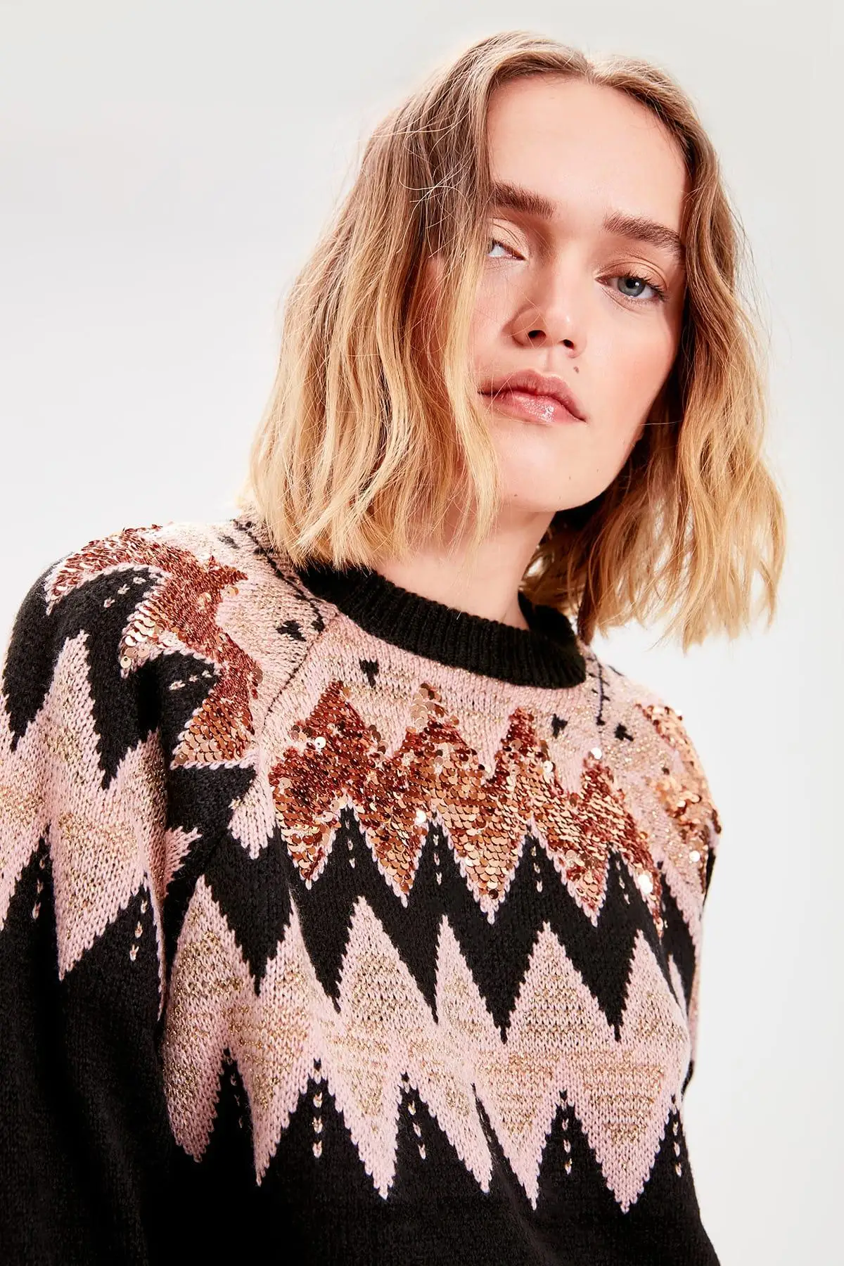 Фото Trendyol Black Sequin Embroidered Knitwear Sweater TWOAW20FV0009 Женская одежда Trendyol Black Sequin Embroidered Knitwear Sweater TWOAW20FV0009 Женская одежда