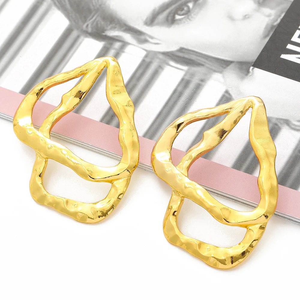 

Wholesale Big Cc Earrings Women Punk Metal Gold Irregular Hoop Earrings 2021 New Statement Jewelry Accessories Free Shipping