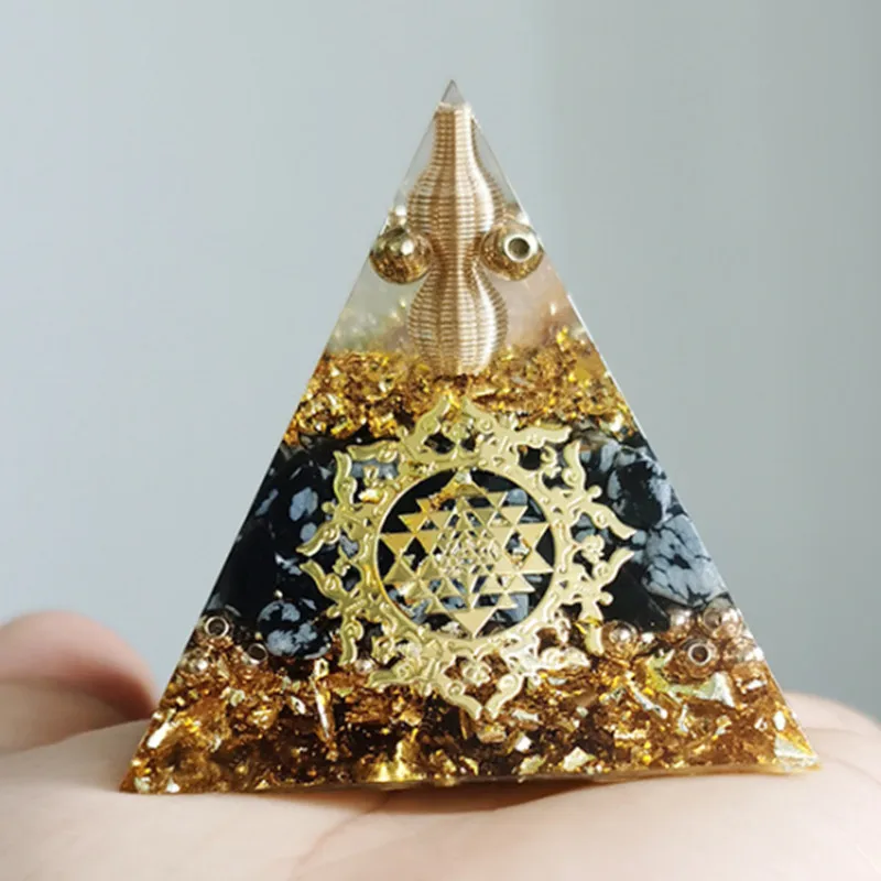 

Пирамида органитовая 60 мм, чакра муладхара, натуральный кристалл, отпугивающий злые духи, органический декор, подарок из смолы, домашний дек...