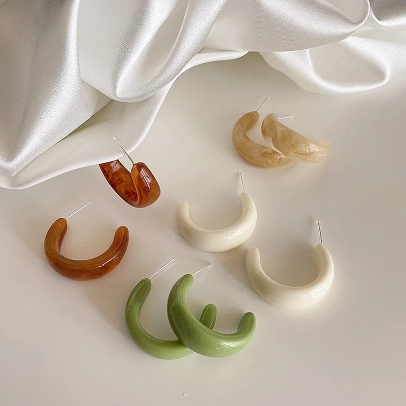 

Retro Earrings C-shaped Resin Hoop Earrings Korean Fashion Earrings Jewelry for Women Wholesale 2021