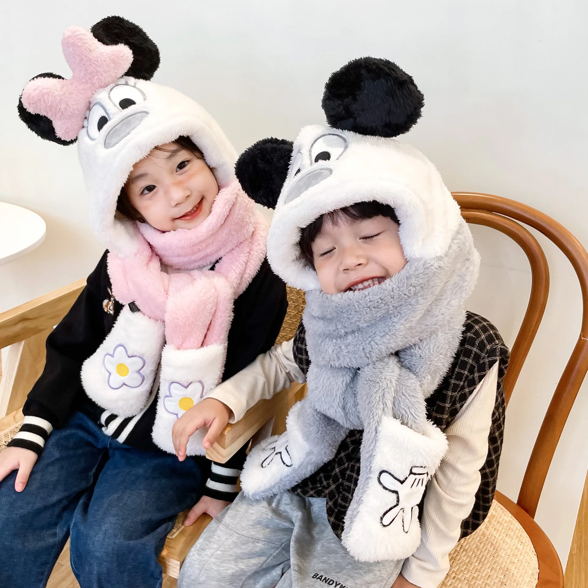 

Genuine Disney Cartoon Donald Duck Hat Scarf Gloves 3pcs Suit Kawaii Girls Winter Children's Boy Warm Scarf Windproof Thickening