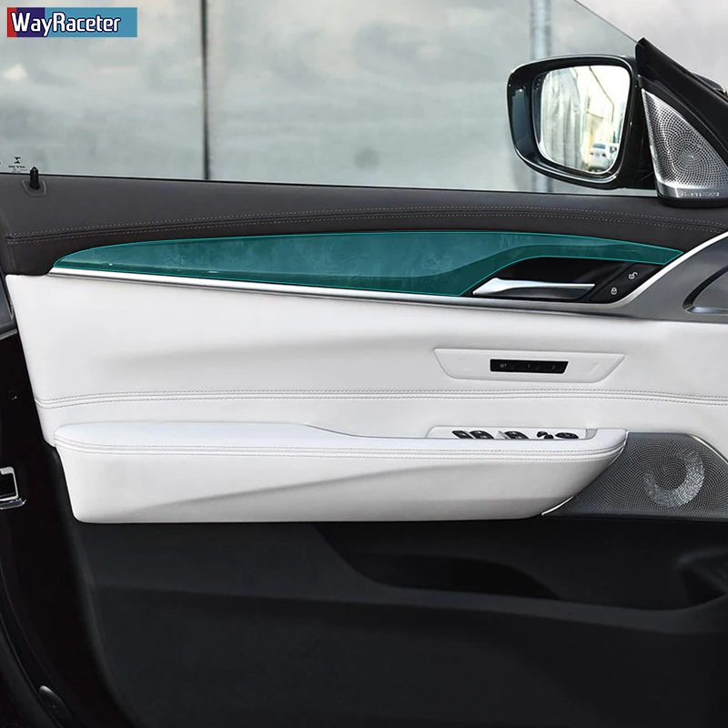 Наклейка на панели переключения передач центральной консоли автомобиля