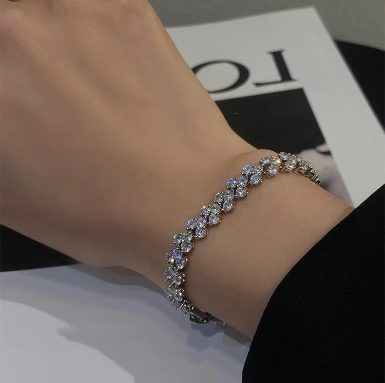 

Retro light luxury exquisite zircon love bracelet female Korean simple personality versatile temperament Fashion Bracelet