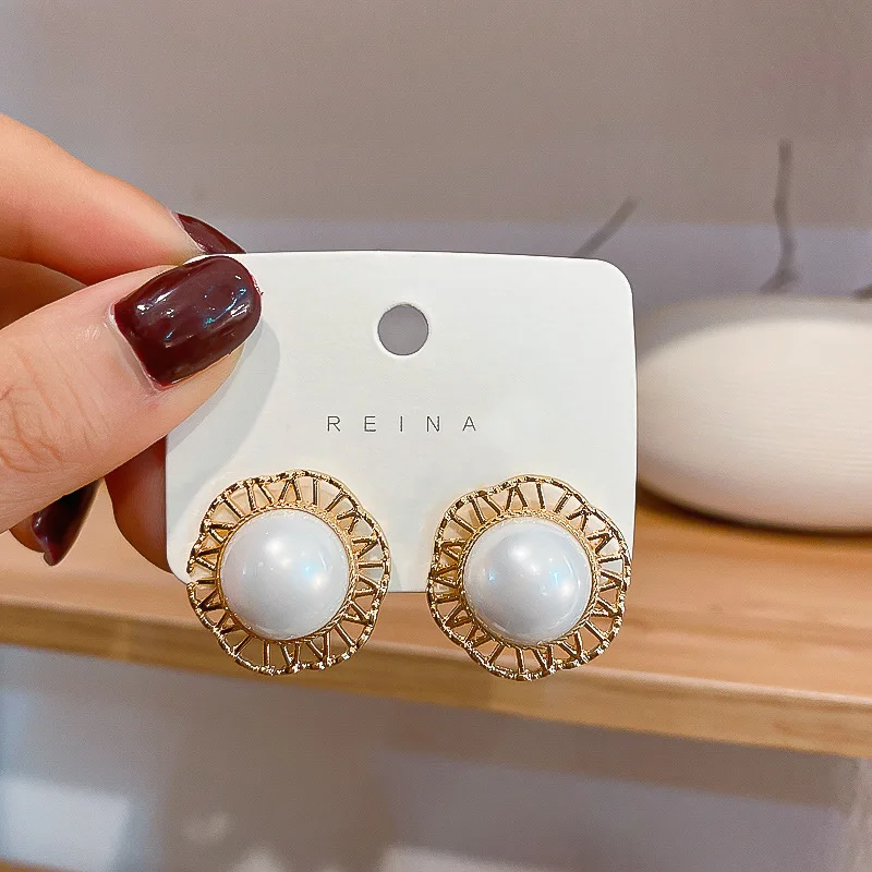 Серьги-гвоздики с искусственным жемчугом в стиле ретро | Украшения и аксессуары