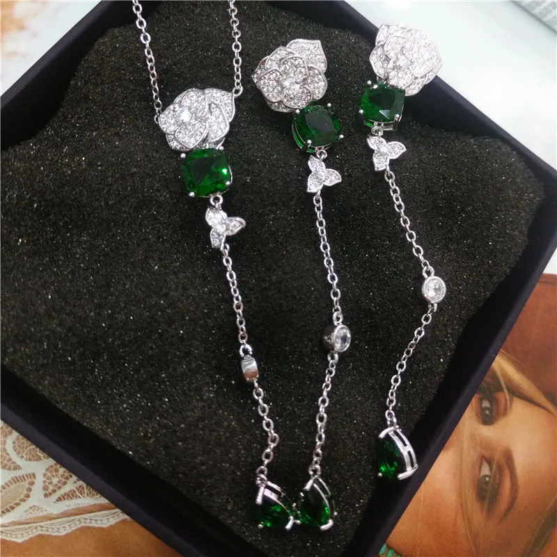 Роскошное ожерелье с кулоном и серьги подвески кристаллами в виде бабочки из
