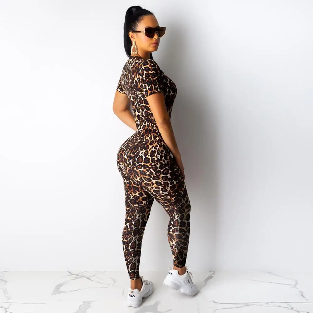 Женский костюм-двойка с леопардовым принтом футболка коротким рукавом и