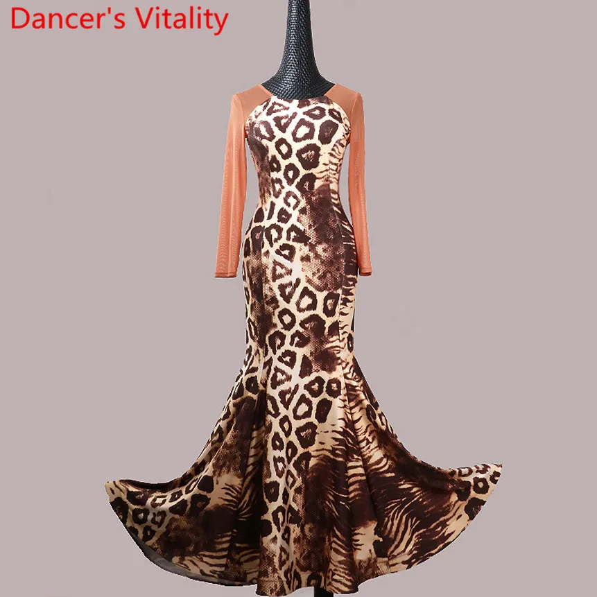 Новинка платье с леопардовым принтом облегающее большим подолом и хвостом