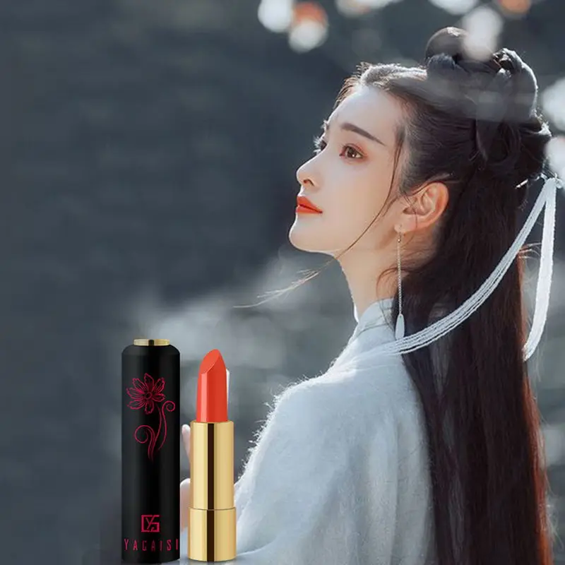 Губная помада матовая бархатная текстура Уход за губами увлажнение губ