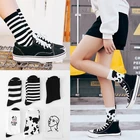 Ретро черный, белый цвет принтом в виде молочной бутылки носки персональный в черную полоску с надписью спортивные длинные чулки милые женские носки Харадзюку, повседневные носки с изображением персонажей мультфильма