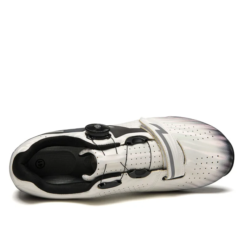 

New type of mountain racing shoes with no lock leather surface