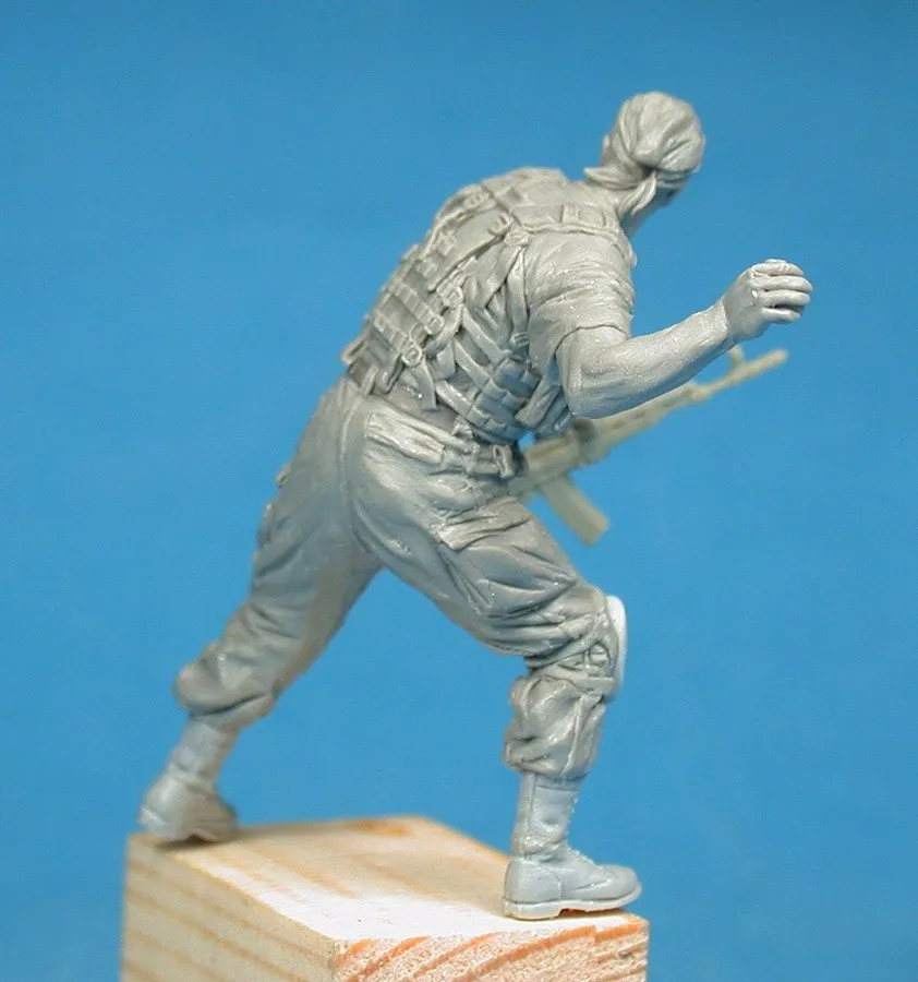 1/35 Набор для моделирования из смолы фигурки солдат бросали гранаты | Игрушки и