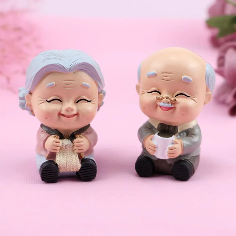 

1Pcs Creative Couple Old Wife and Husband Miniature Car Decorations Granny Grandpa Christmas Resin Fairy Home Garden Craft Decor