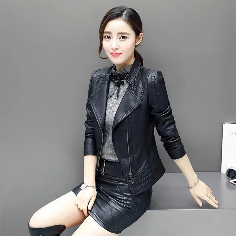 Женский комплект из двух предметов блейзер и юбка искусственной кожи на осень