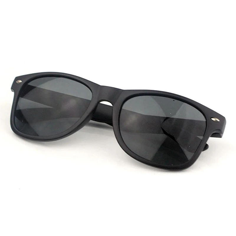 Модные поляризованные солнцезащитные очки с заклепками для женщин и мужчин