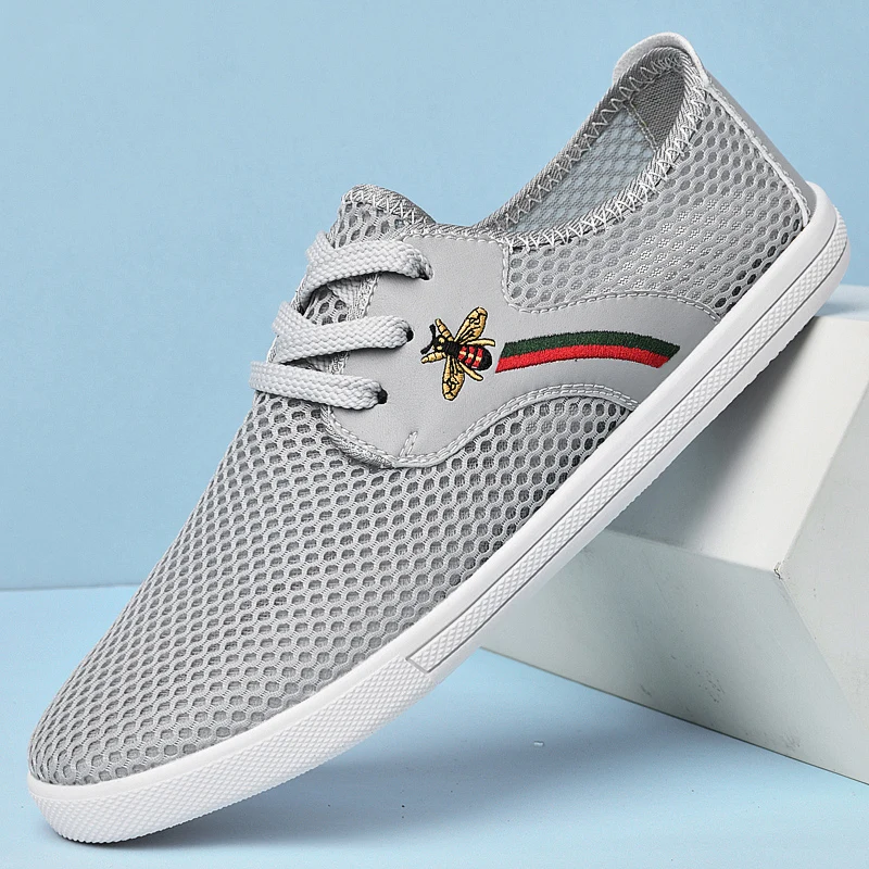

Summer 2021 Mens Casual Footwear Gray White Luxury Brand Men Shoes Breathable Man Casual Sneakers Wearable Mesh Flats Shoes Mens