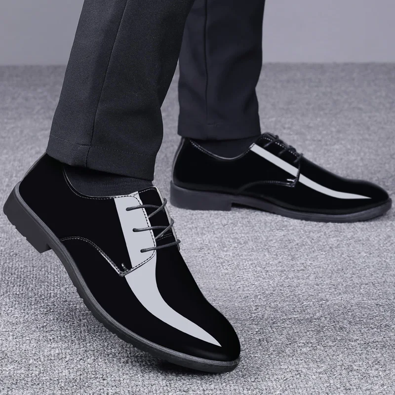 Новинка мужские туфли на плоской подошве качественные из лакированной кожи