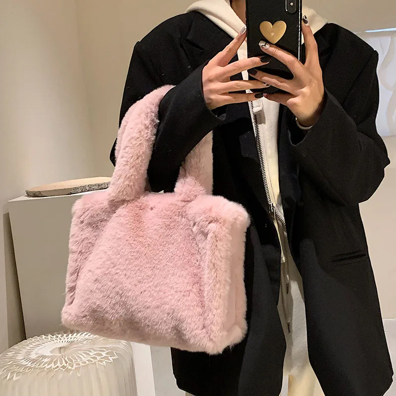 

Brand Designer Faux Fur Tote Handbags for Women Winter Shopper Ladies Shoulder Bag Plush Female Top Handle Bag New 2021 Luxury