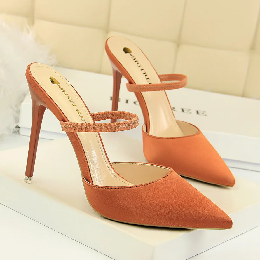 Новинка женские туфли лодочки Летняя обувь модные шелковые шлепанцы с острым