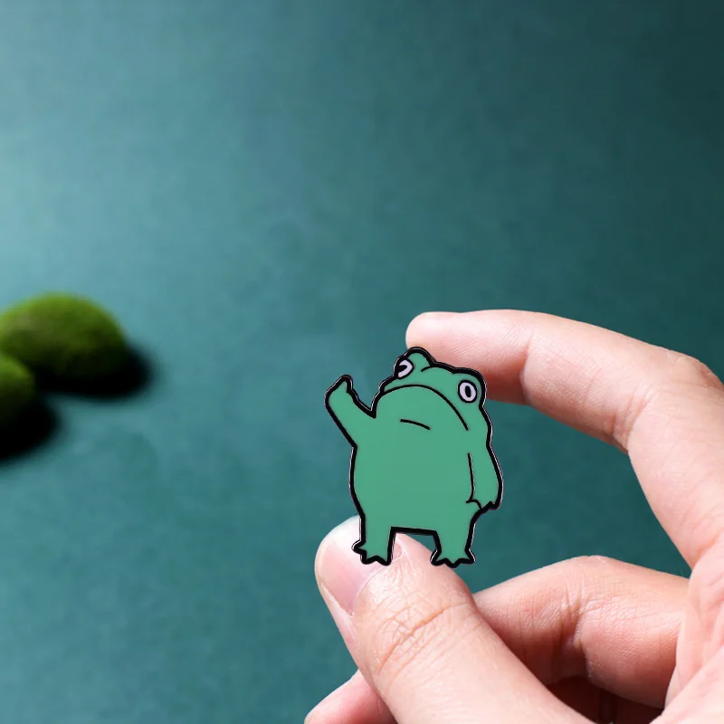 Зеленый значок Frrog не так легко быть зеленым. | Украшения и аксессуары
