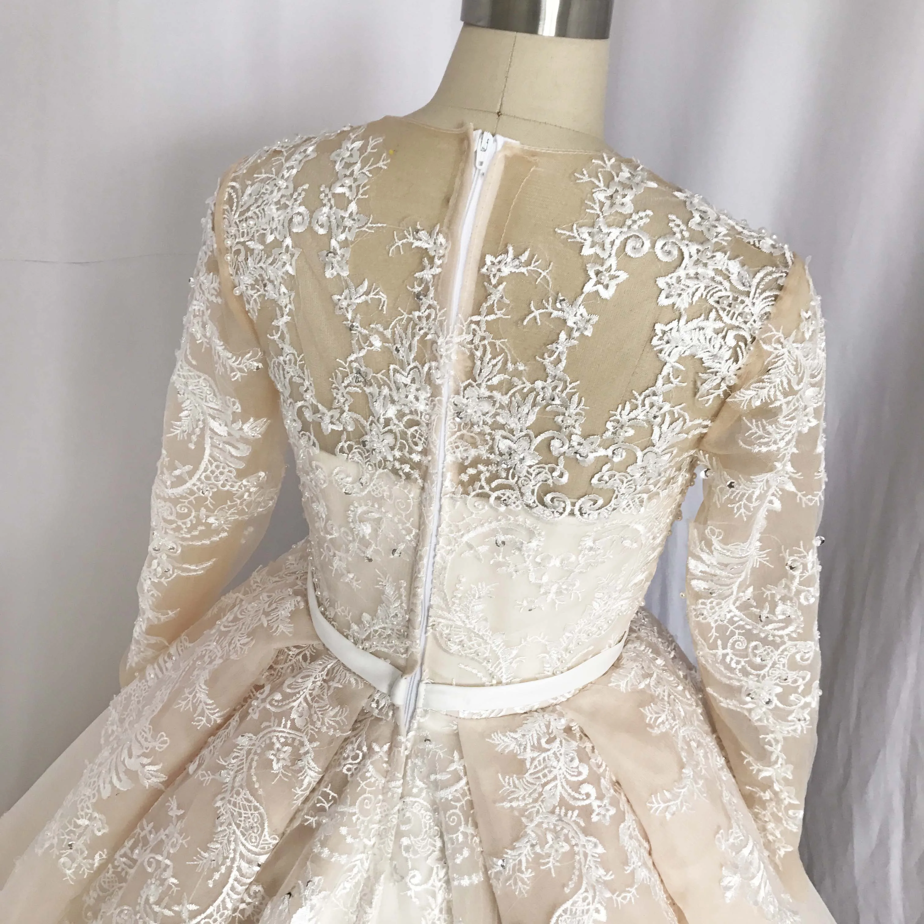 Винтажные свадебные платья плиссированные Бальные цвета шампанского с круглым