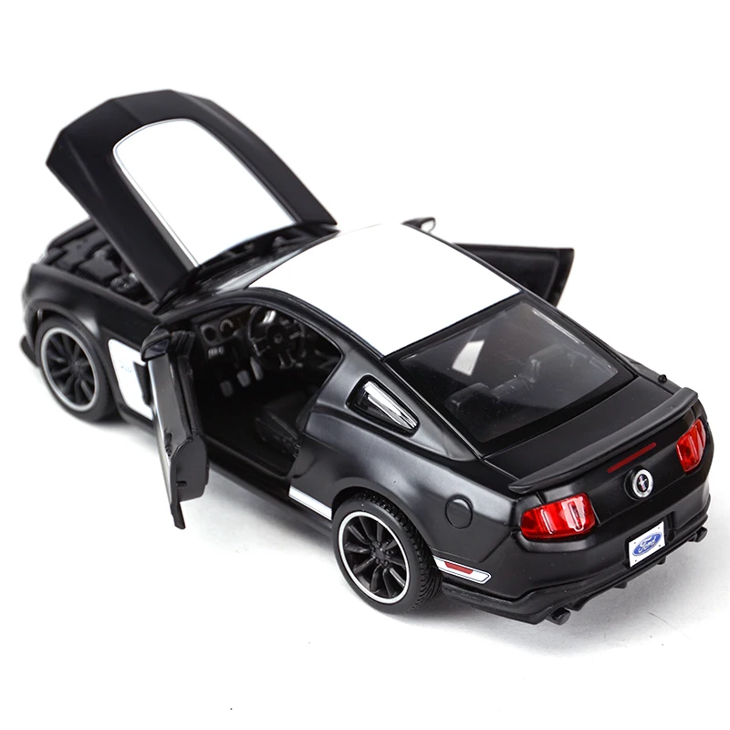 Коллекционная модель спортивного автомобиля Форд Мустанг Босс 302 1:24 | Игрушки и