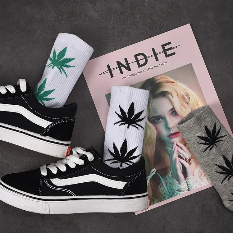 

Fashion comfortable high quality cotton socks leaf maple leaves casual long paragraph hemp weed boat socks spring and autumn
