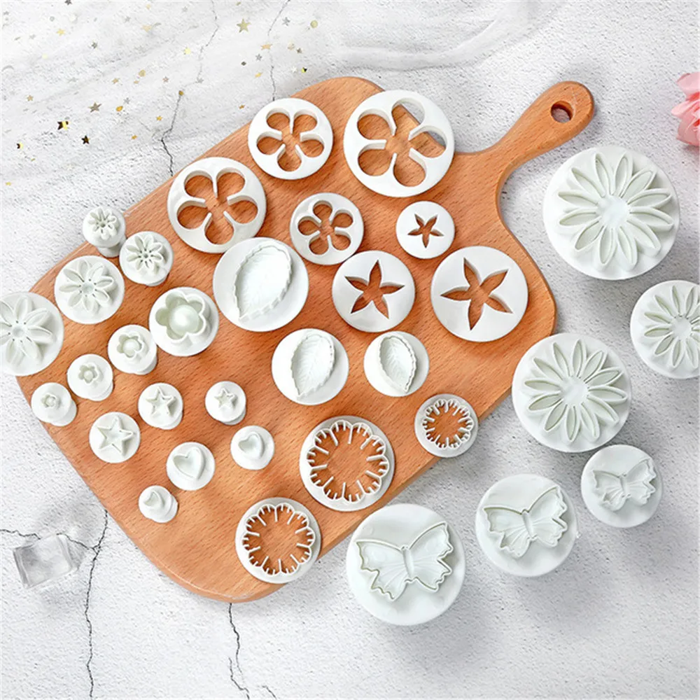 

Hot 33pcs Sugarcraft Tools Cake Decorating Tool Set Fondant Plunger Cutters Tools Cookie Biscuit Mold Baking Accessories